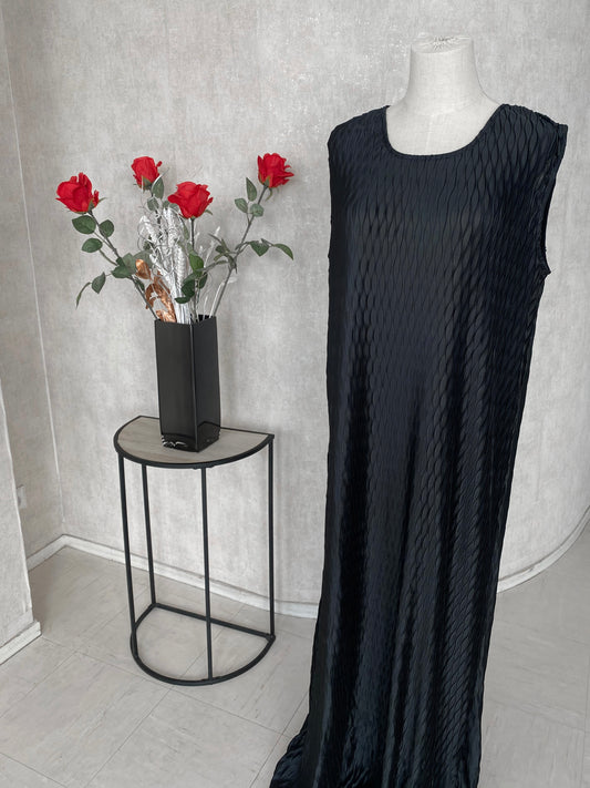 Sophisticated sleeveless abaya